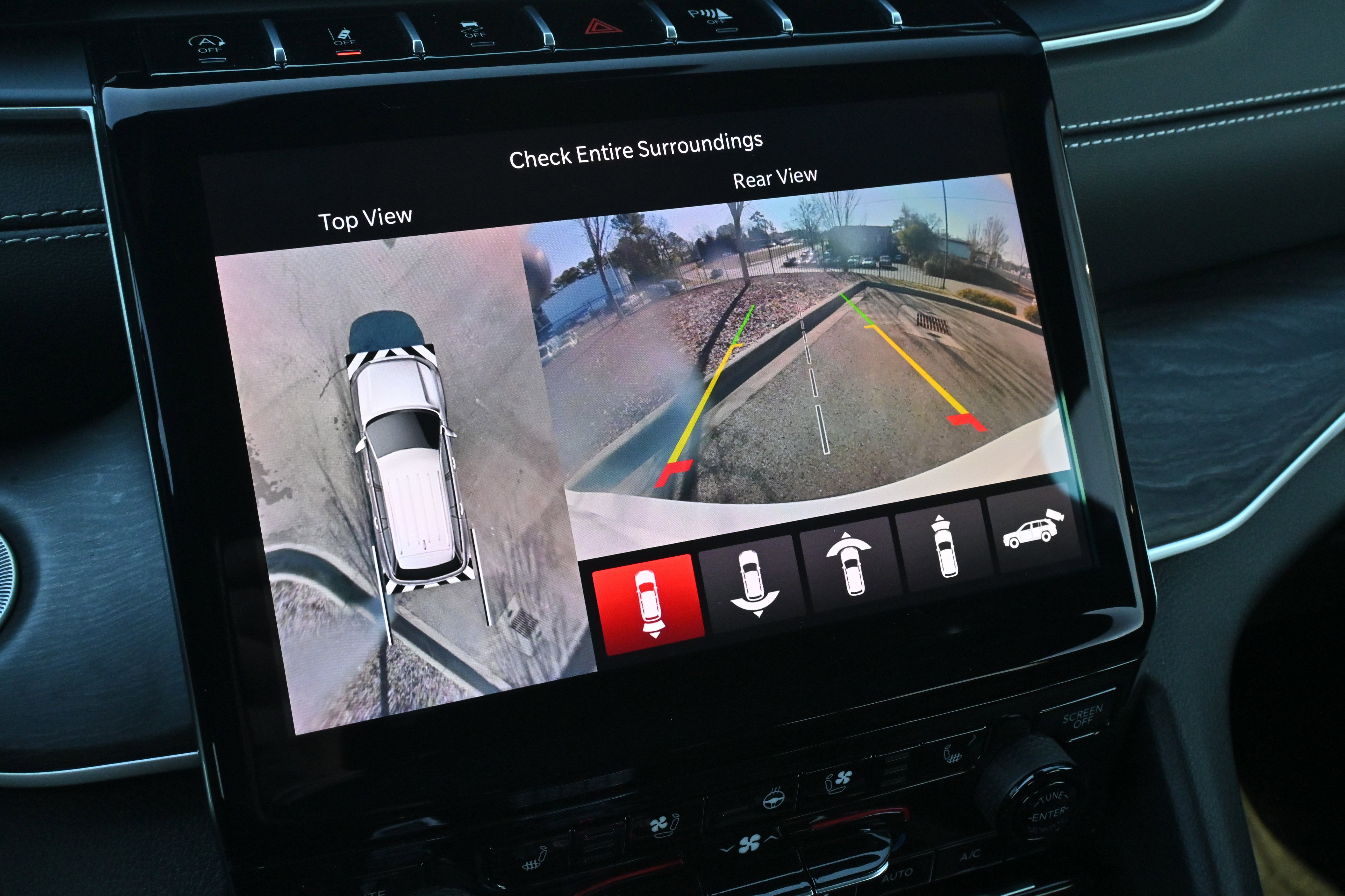 Used 2025 Jeep Grand Cherokee L Limited w/ Luxury Tech Group II image 16