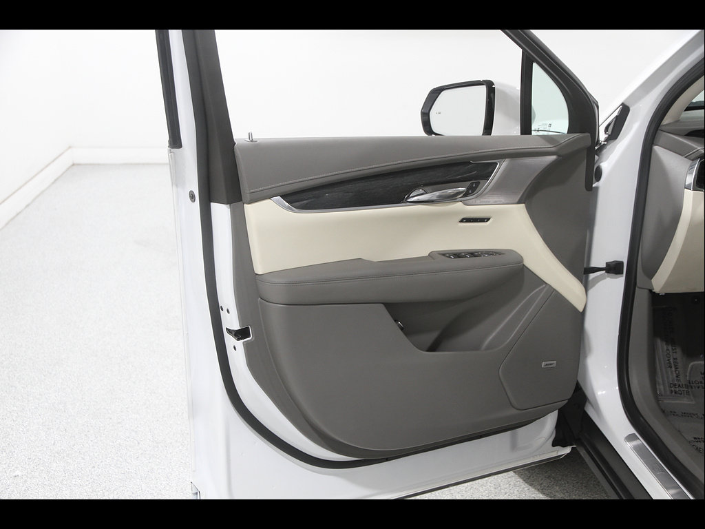 Used 2023 Cadillac XT6 Premium Luxury AWD/4WD image 4