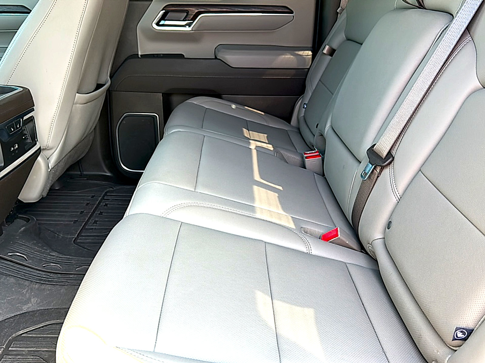 Used 2025 GMC Sierra 1500 SLT AWD/4WD image 19