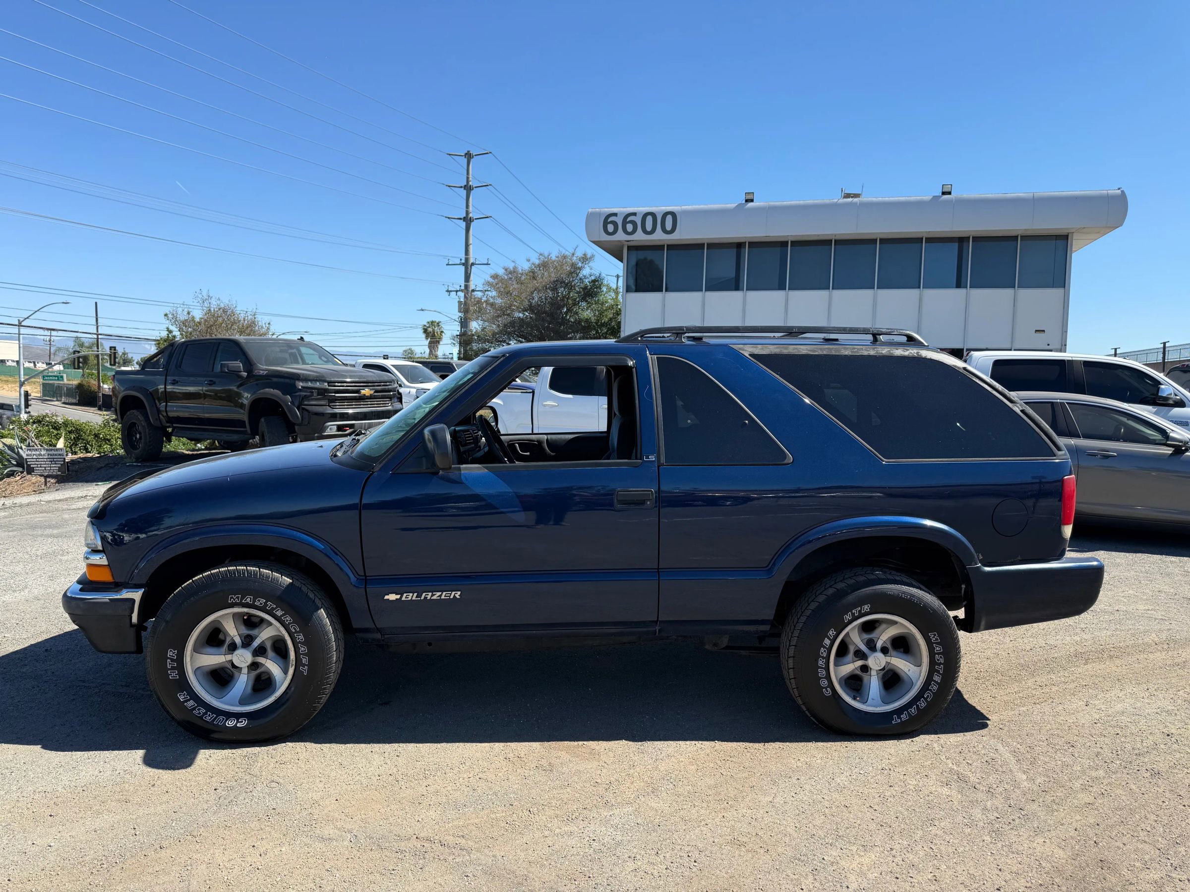 Used 2000 Chevrolet Blazer LS w/ LS Preferred Equipment Group image 3