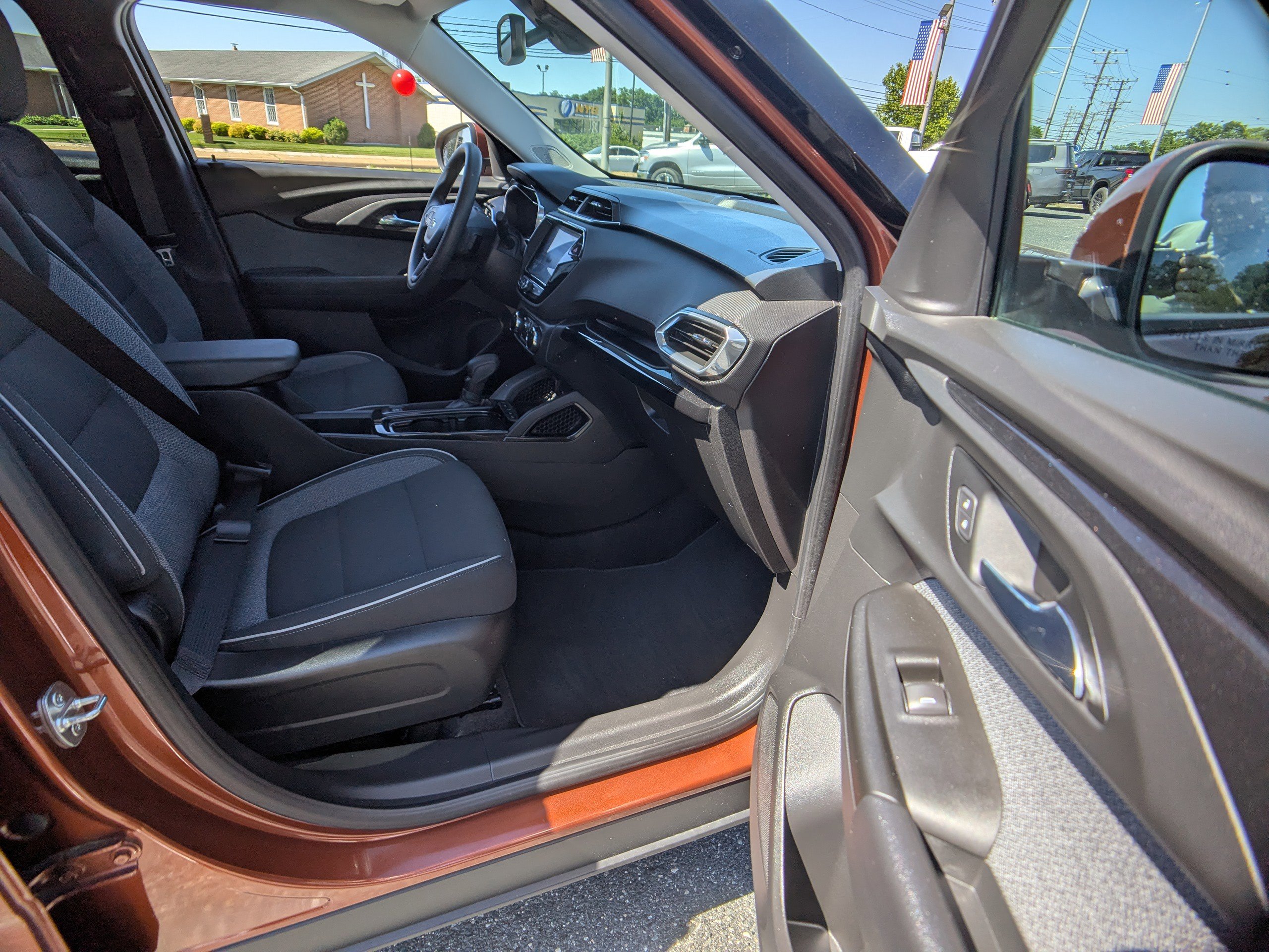Used 2021 Chevrolet TrailBlazer LT w/ Convenience Package FWD image 12
