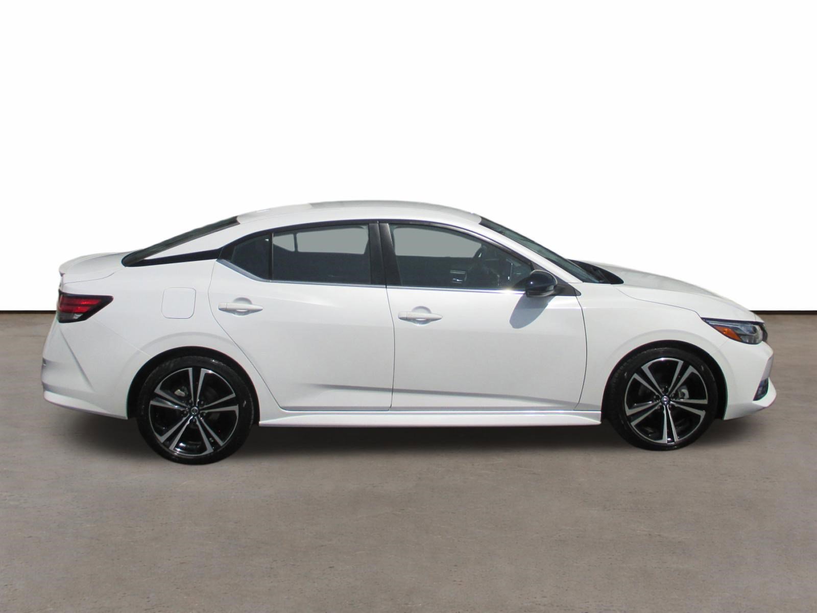 Used 2022 Nissan Sentra SR w/ Electronics Package FWD image 2