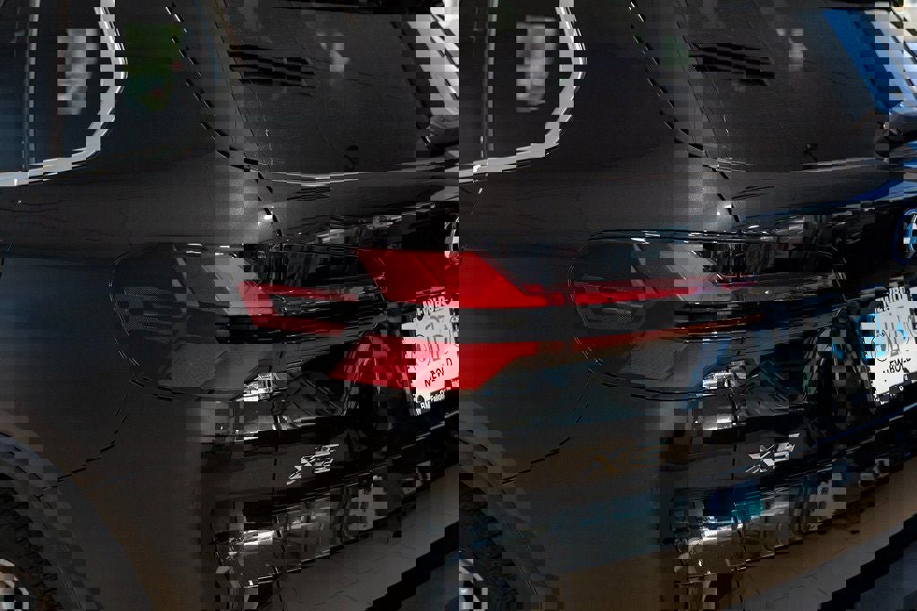 New 2026 BMW X5 xDrive50e image 9