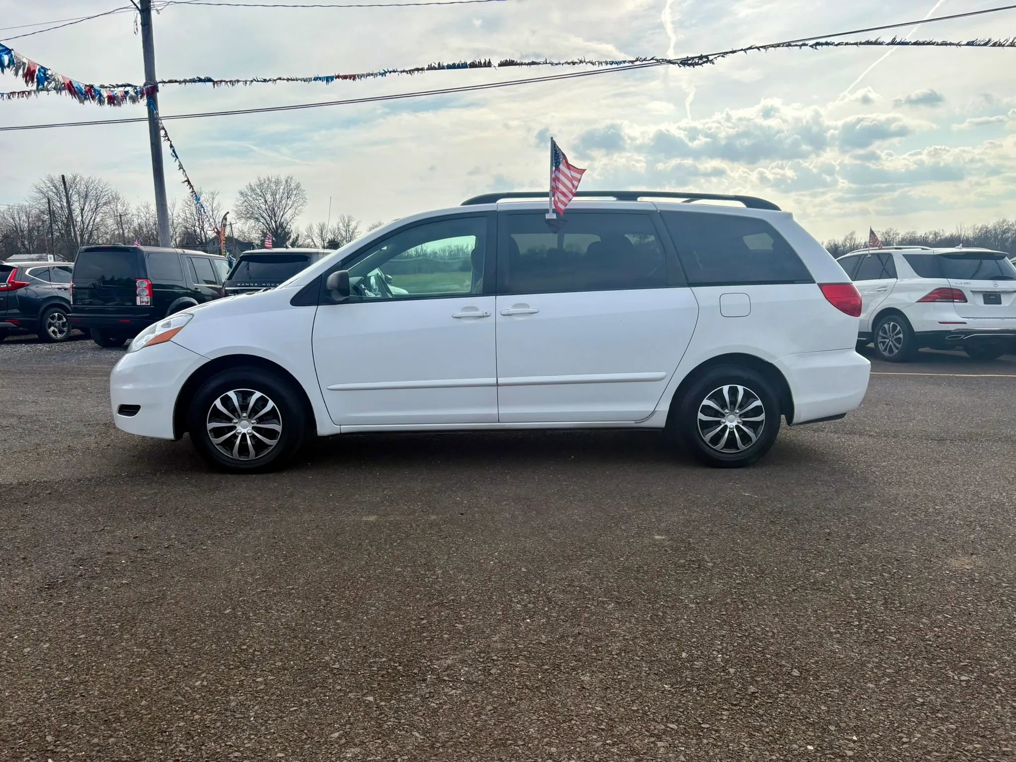 Used 2009 Toyota Sienna LE image 2