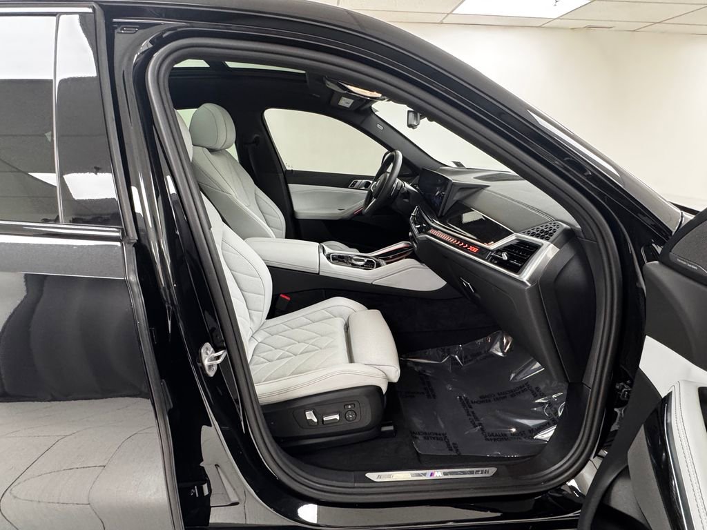 Used 2024 BMW X6 xDrive40i w/ Premium Package image 14
