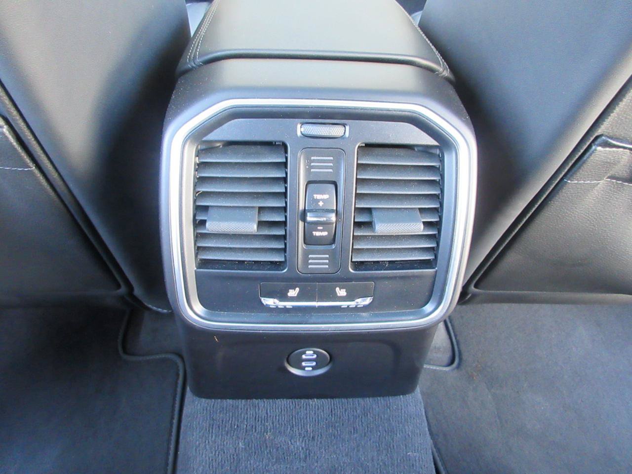 Used 2025 Porsche Macan w/ Premium Package Plus AWD/4WD image 43