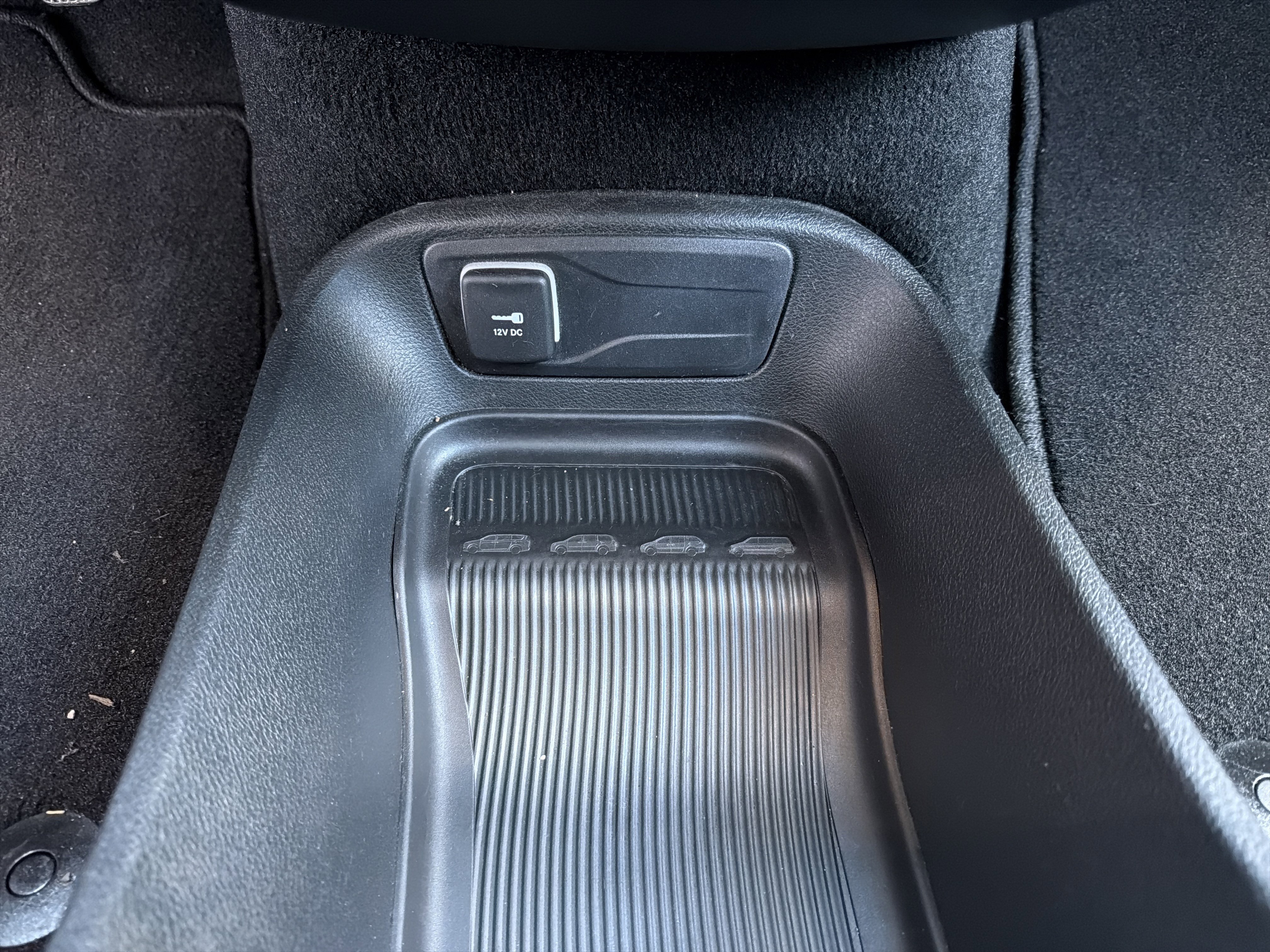 Used 2025 Chrysler Pacifica Select FWD image 45