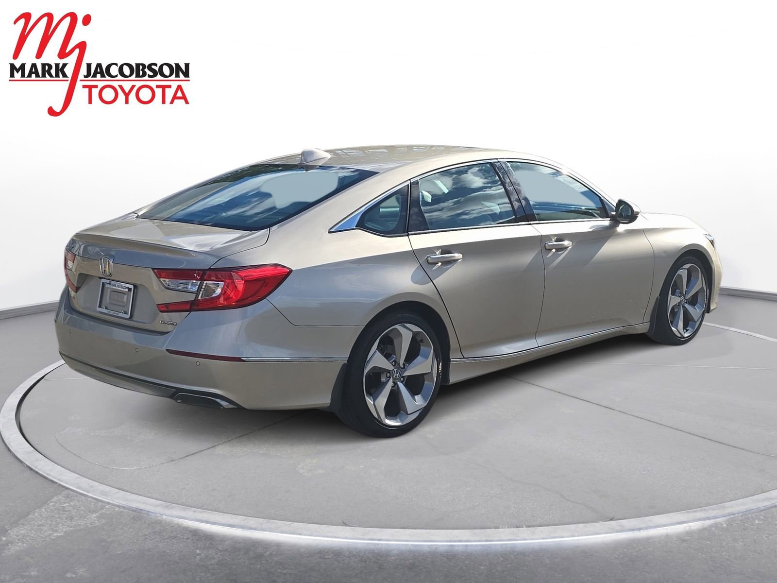 Used 2018 Honda Accord Touring image 8