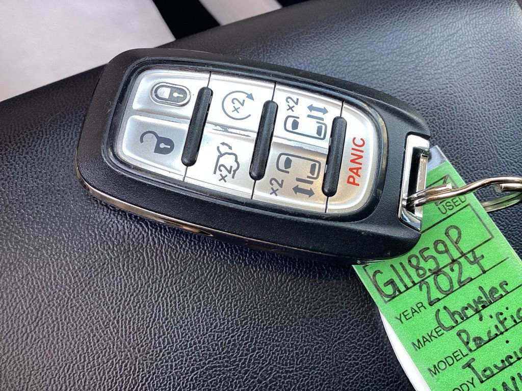 Used 2024 Chrysler Pacifica Touring-L FWD image 38