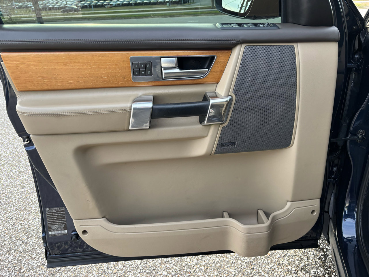 Used 2014 Land Rover LR4 HSE LUX image 22