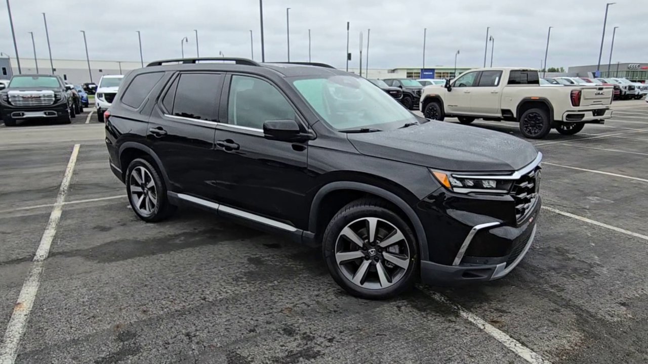 Used 2023 Honda Pilot Touring image 2