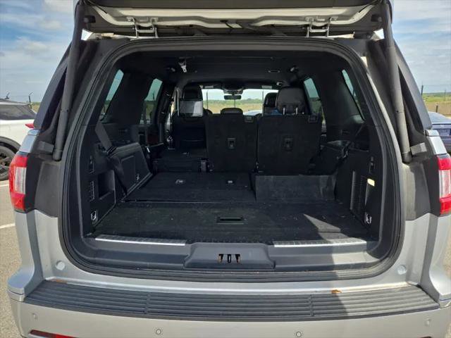 Used 2018 Lincoln Navigator Select w/ Technology Package image 12