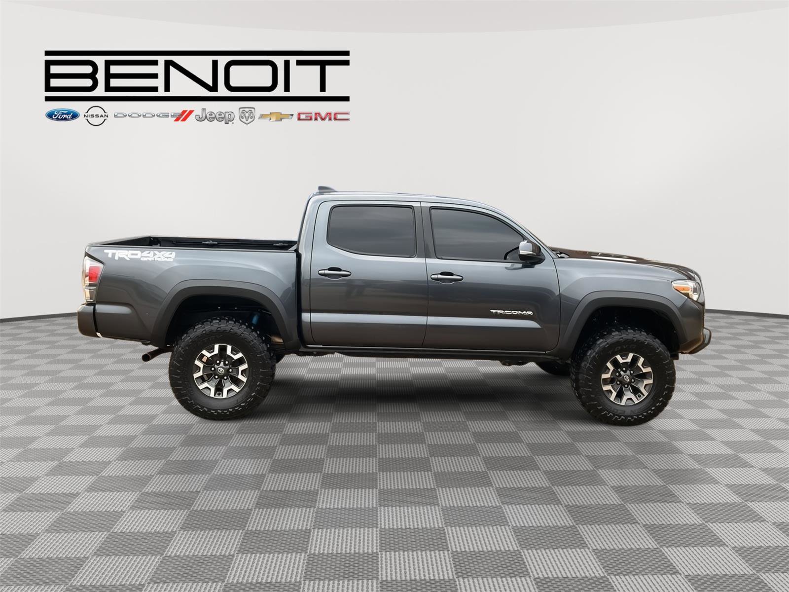 Used 2023 Toyota Tacoma TRD Off-Road w/ Technology Package image 4
