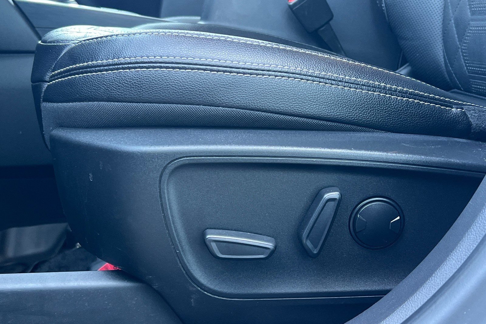 Used 2023 Ford Escape SE w/ PHEV Premium Package FWD image 15