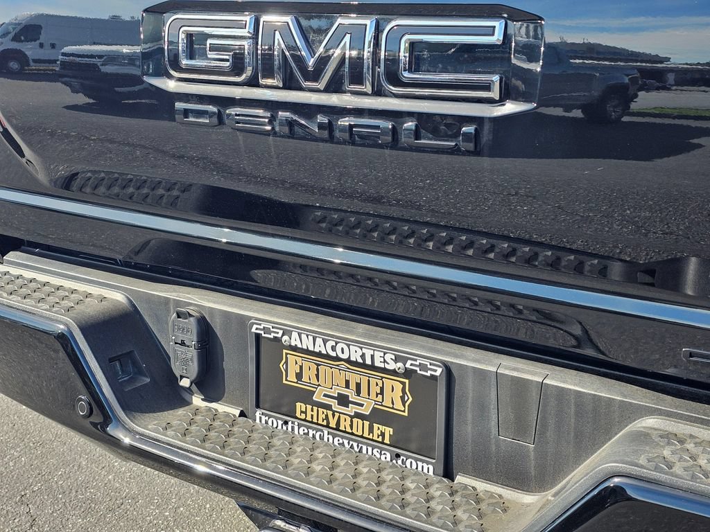Used 2023 GMC Canyon Denali w/ Denali Black Edition AWD/4WD image 14