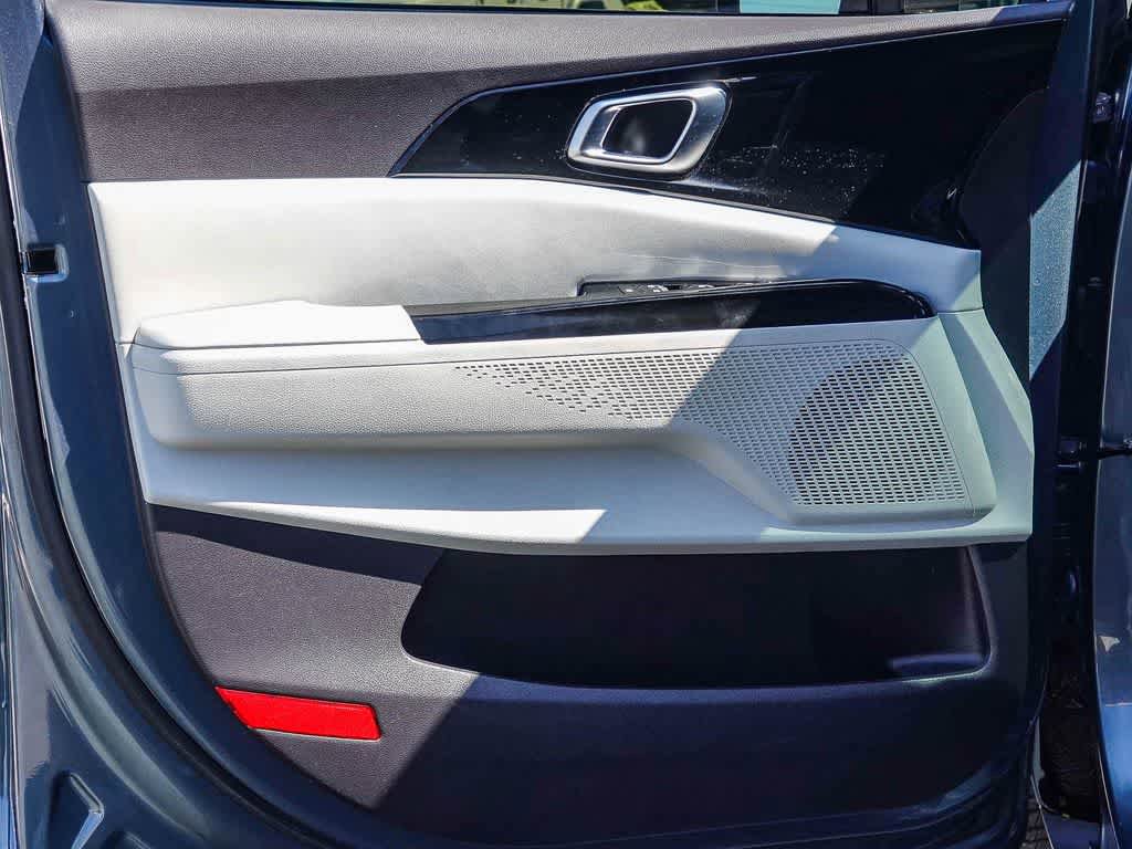 Used 2022 Kia Carnival EX FWD image 19