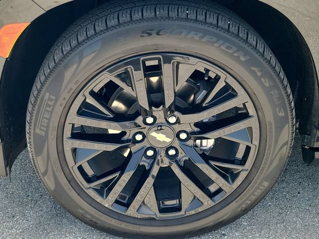 Used 2024 Chevrolet Suburban High Country AWD/4WD image 7