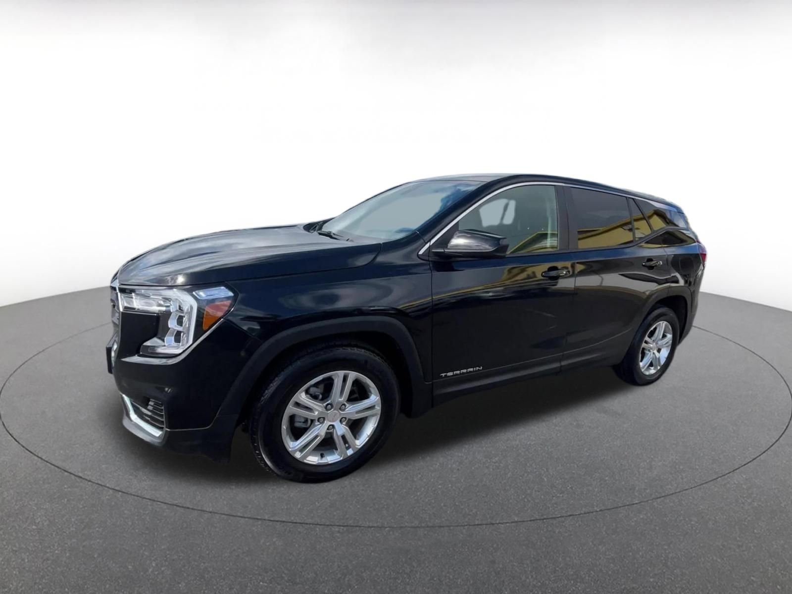 Used 2024 GMC Terrain SLE FWD image 8