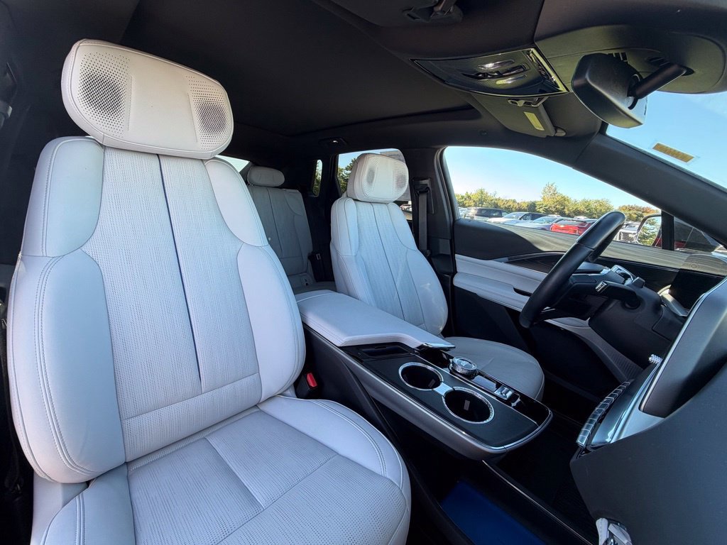 Certified 2024 Cadillac Lyriq Sport w/ LPO, Floor Liner Package AWD/4WD image 32