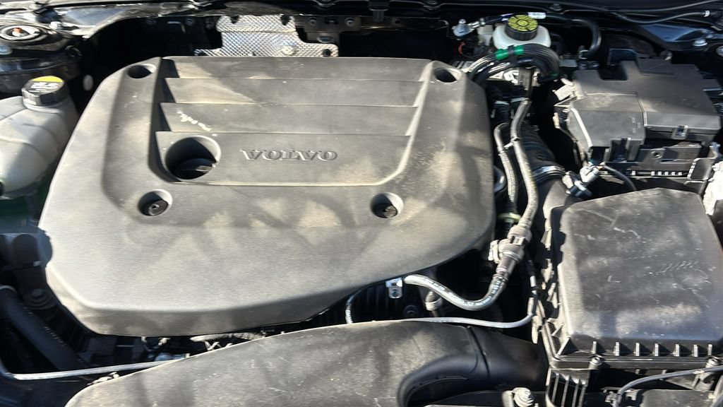 Used 2023 Volvo XC40 B5 Plus w/ Driver Assist Package AWD/4WD image 32