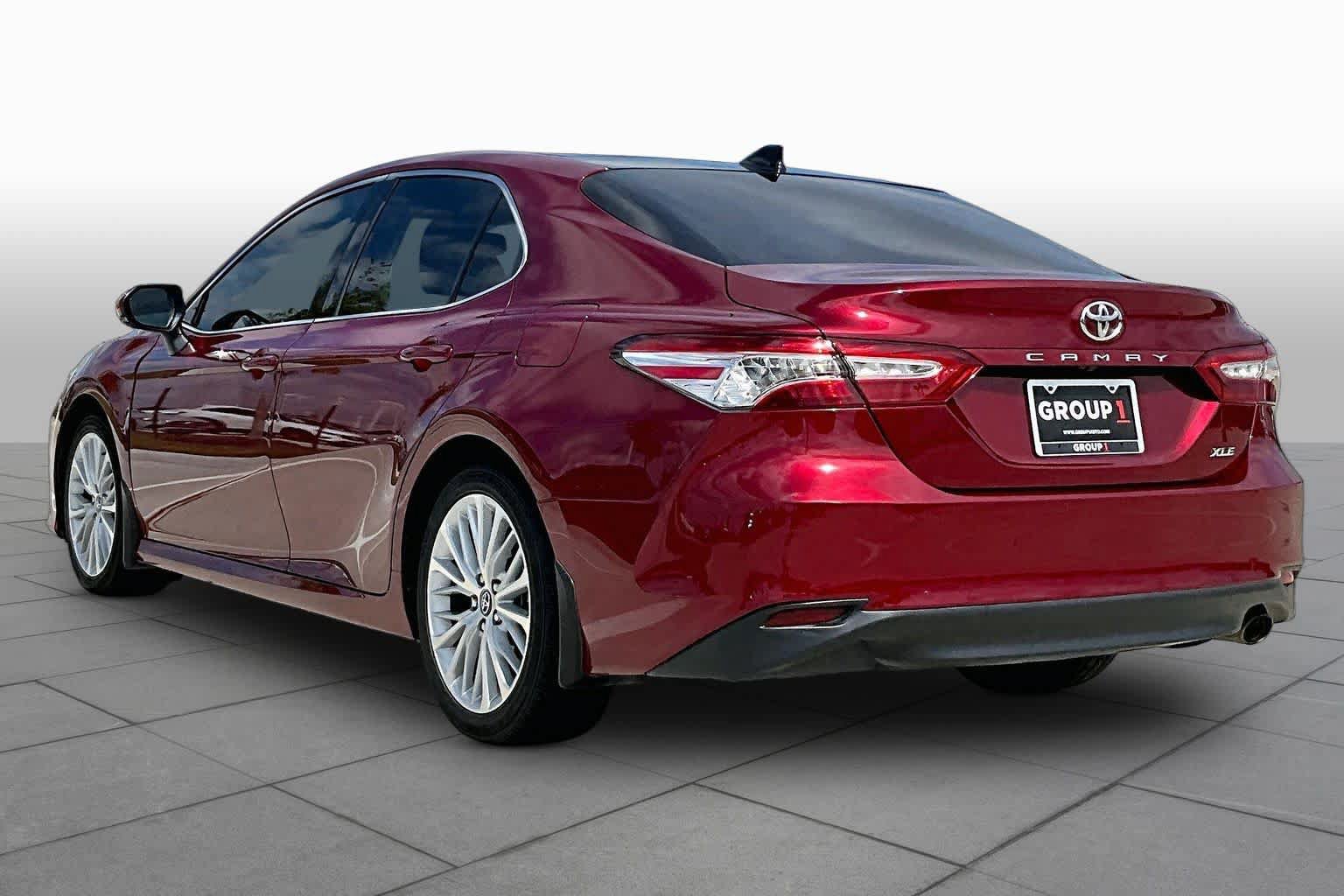 Used 2019 Toyota Camry XLE FWD image 12