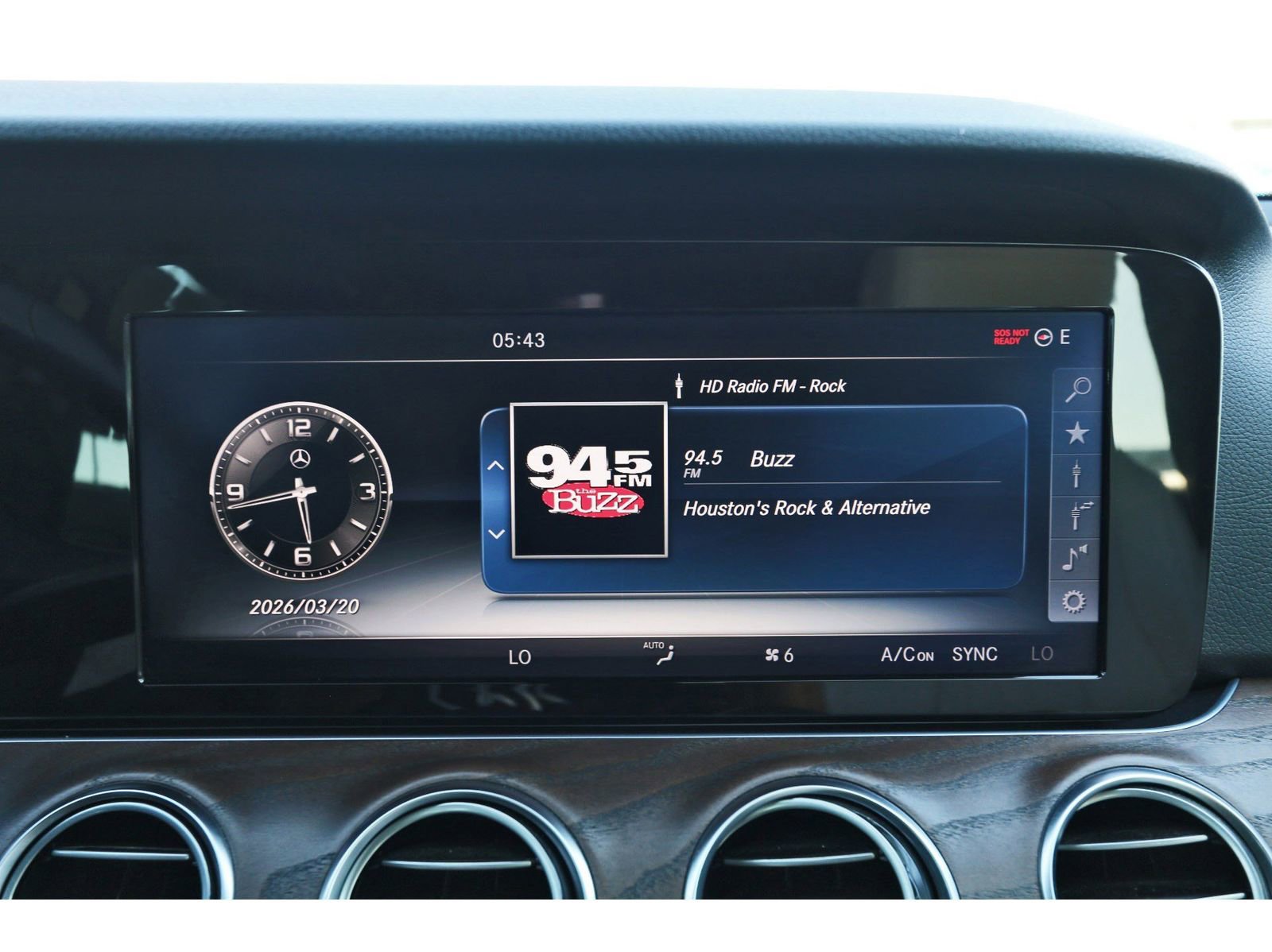 Used 2017 Mercedes-Benz E 400 4MATIC Wagon image 26