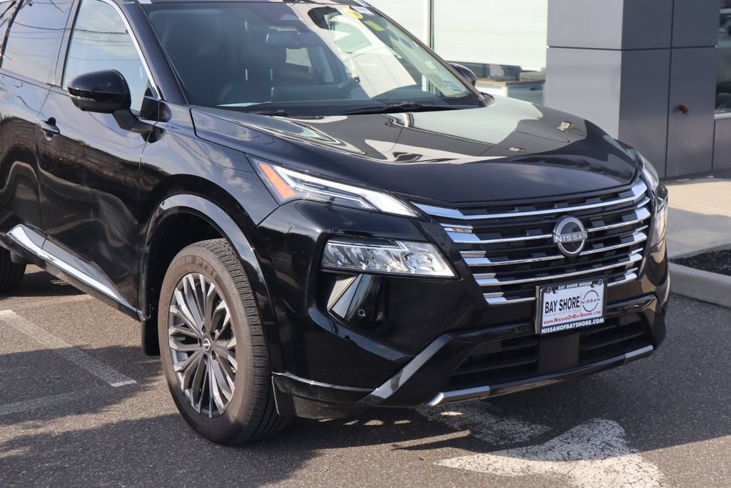 Certified 2025 Nissan Rogue Platinum FWD image 4
