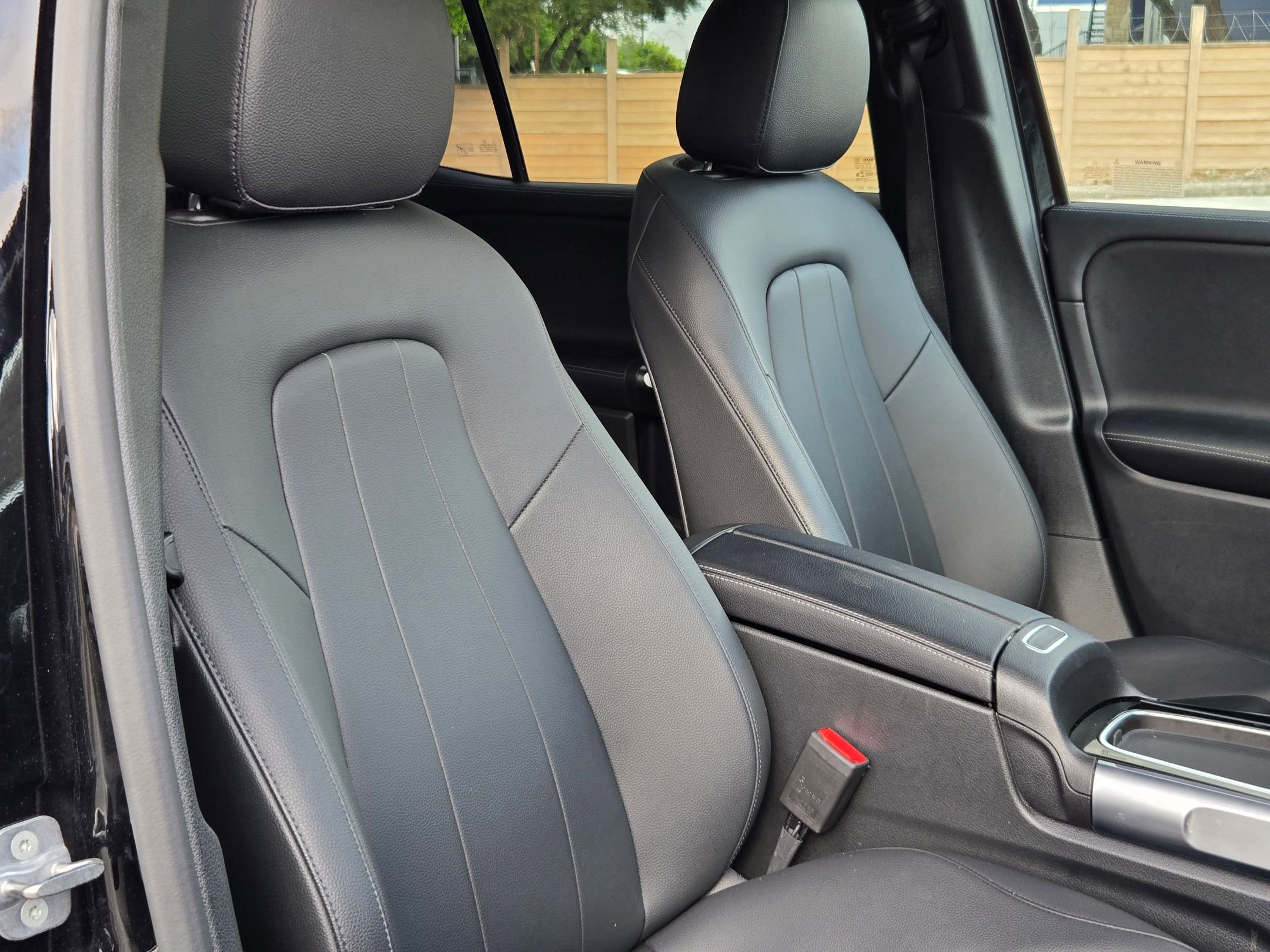 Used 2024 Mercedes-Benz GLB 250 image 31