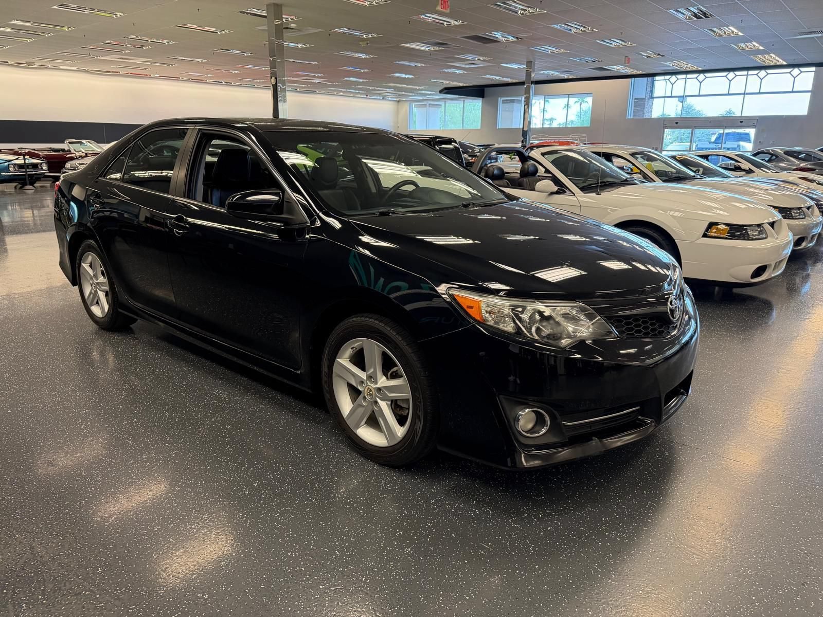 Used 2012 Toyota Camry SE FWD image 3