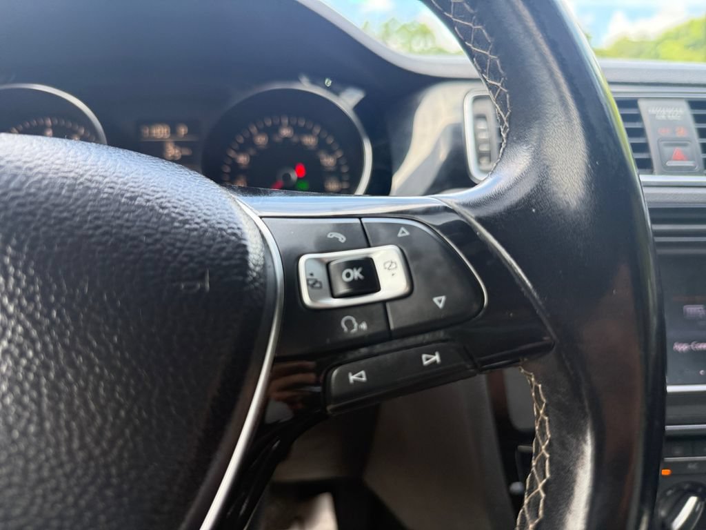 Used 2016 Volkswagen Jetta Sport FWD image 23