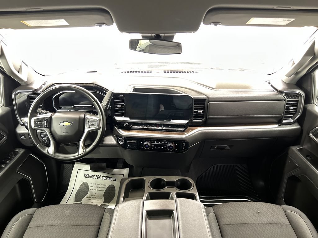 Used 2025 Chevrolet Silverado 1500 LT AWD/4WD image 7