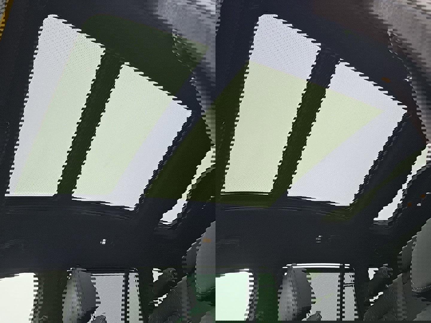 Used 2023 BMW X7 M60i w/ Executive Package image 24