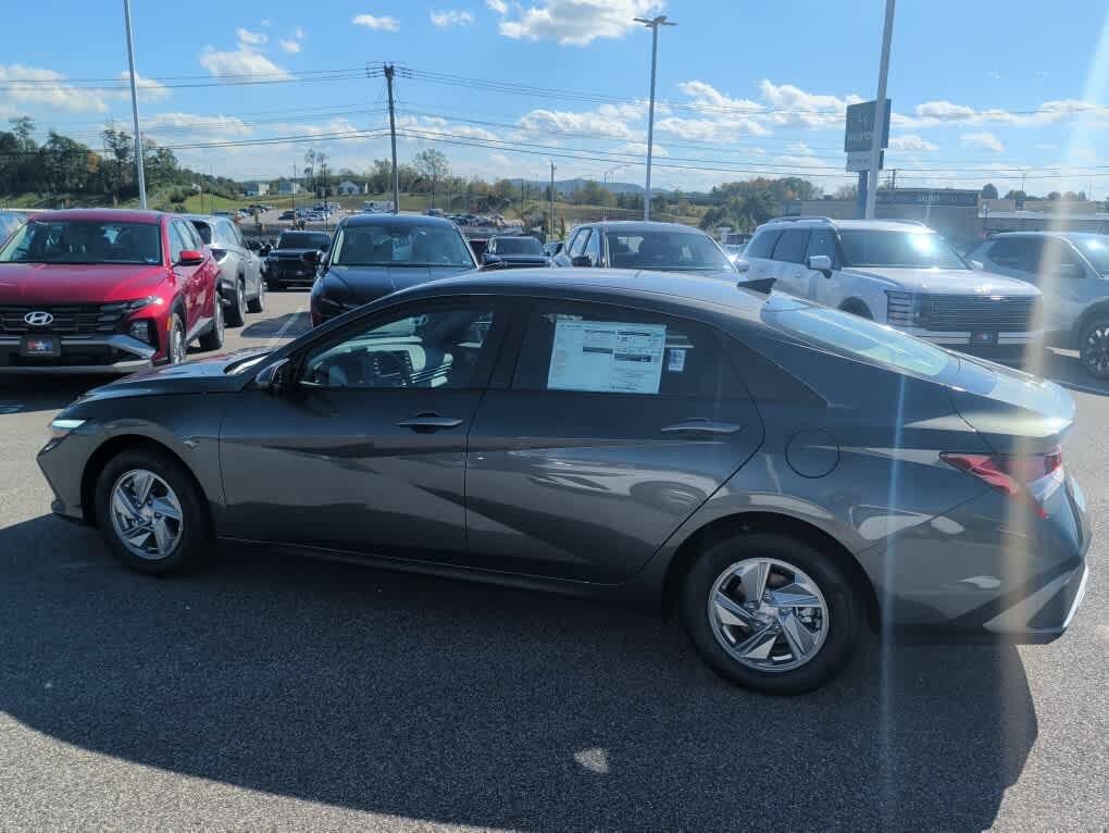 New 2026 Hyundai Elantra SE FWD image 11