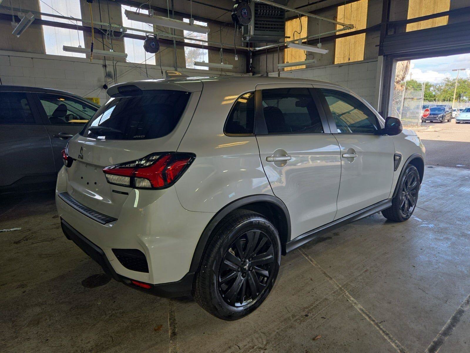 Used 2026 Mitsubishi Outlander Sport LE AWD/4WD image 2
