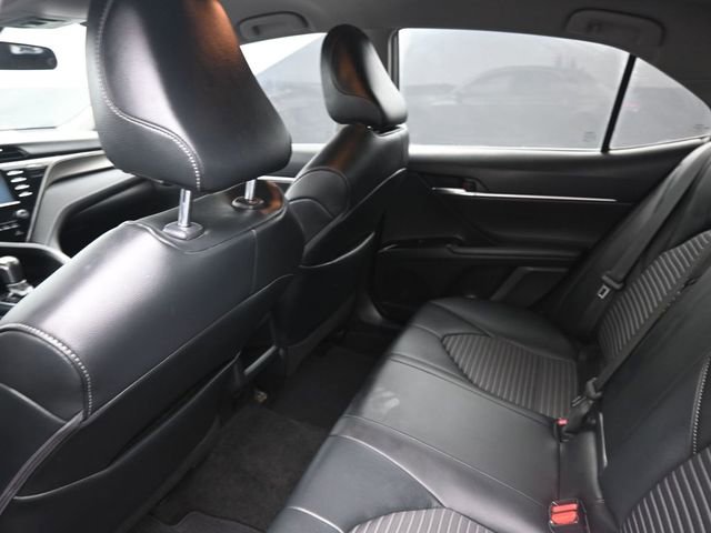 Used 2020 Toyota Camry SE image 2