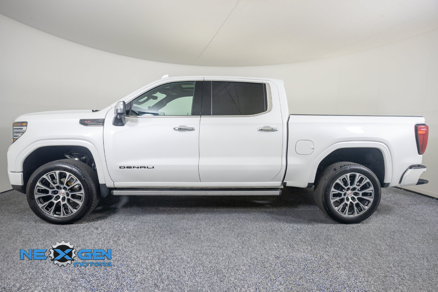 Used 2024 GMC Sierra 1500 Denali Ultimate AWD/4WD image 25