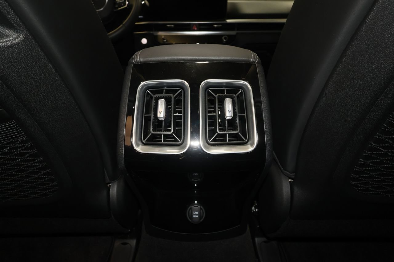 Used 2025 Kia Sorento SX image 31
