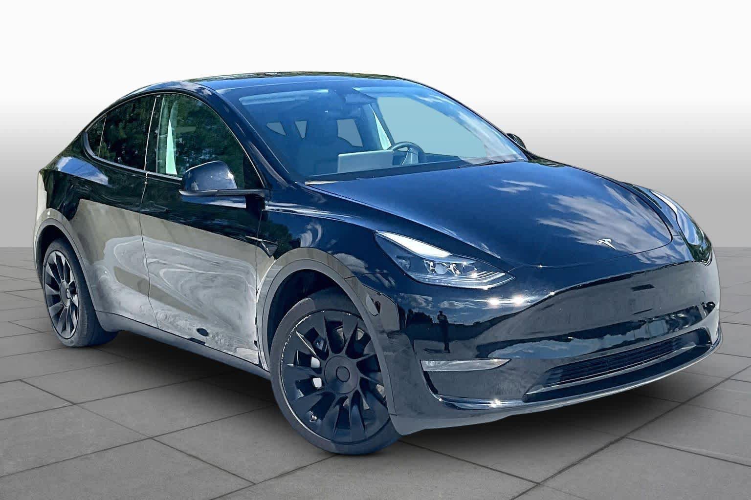 Used 2024 Tesla Model Y Long Range AWD/4WD image 2
