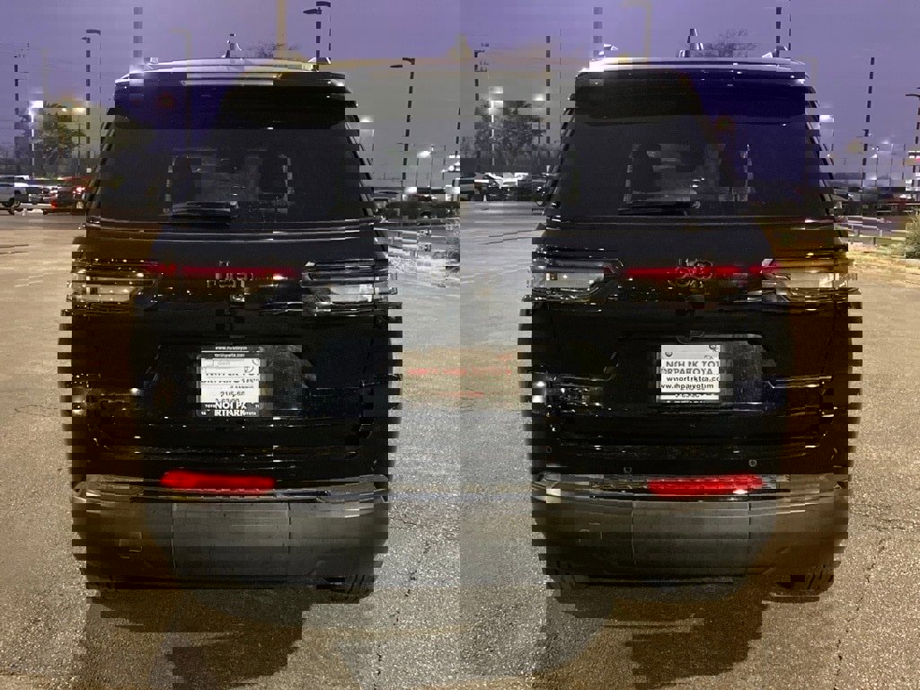 Used 2024 Jeep Grand Cherokee L Altitude image 6