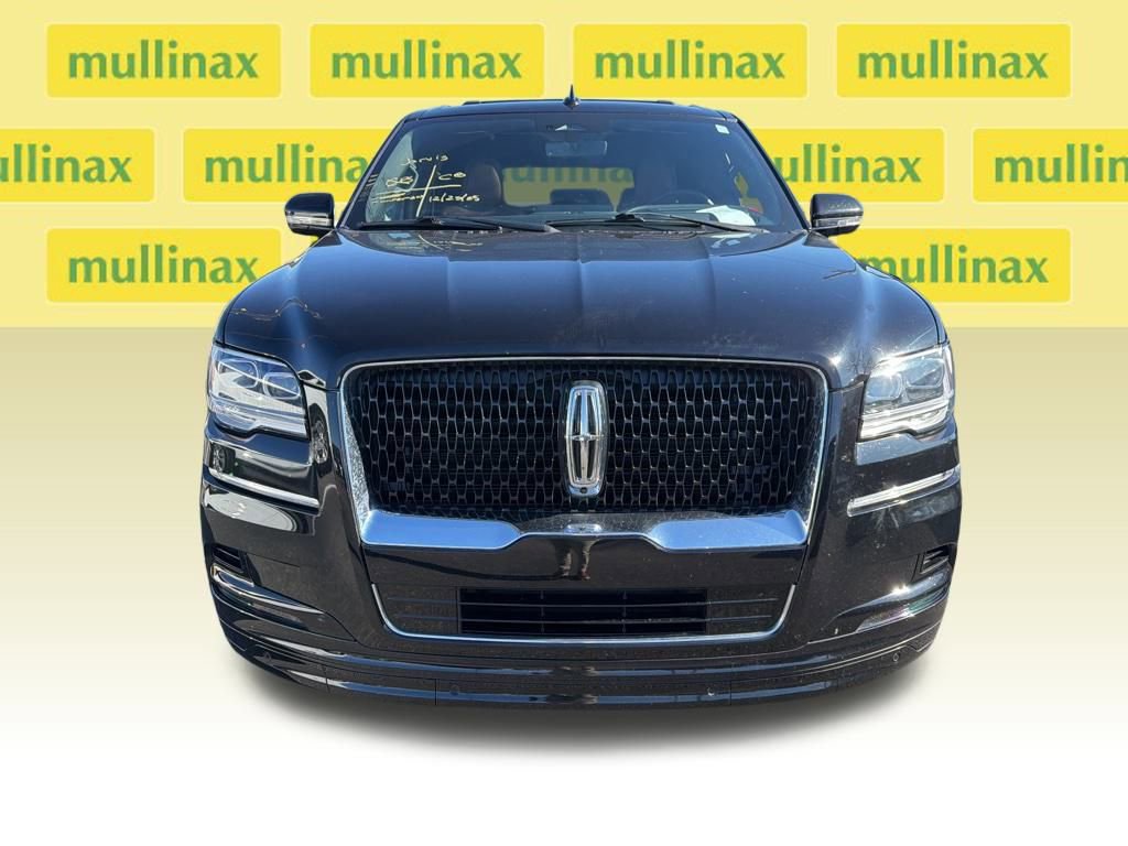 Used 2022 Lincoln Navigator Reserve image 2