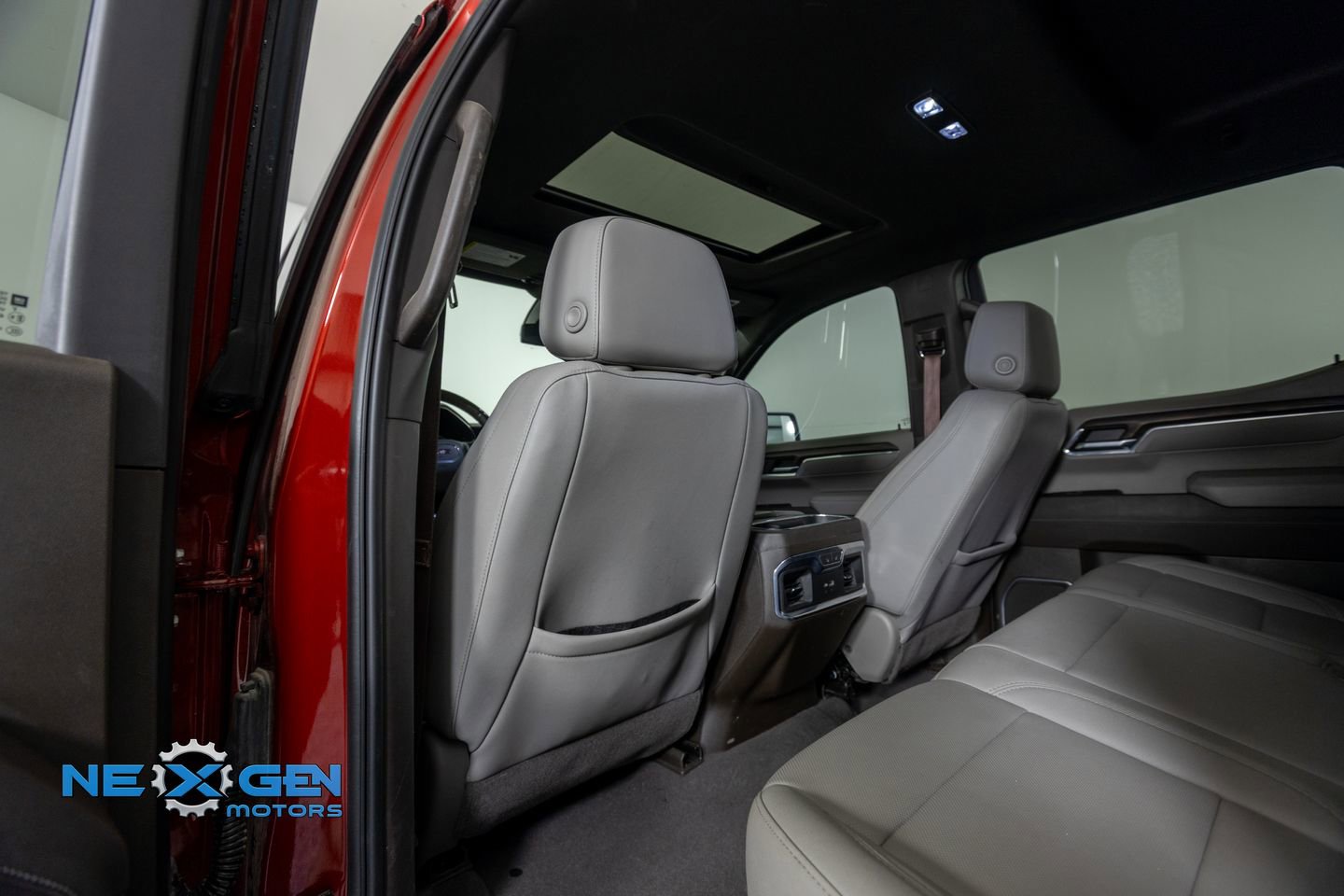 Used 2023 GMC Sierra 1500 SLT AWD/4WD image 25