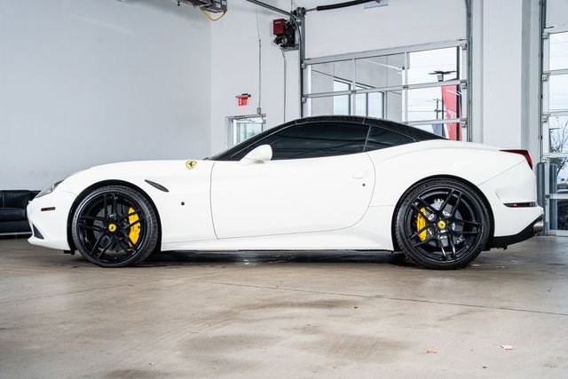 Used 2016 Ferrari California T RWD image 29