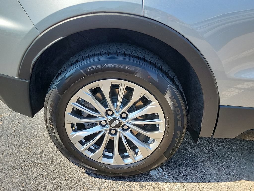 Used 2025 Cadillac XT4 Premium Luxury FWD image 7
