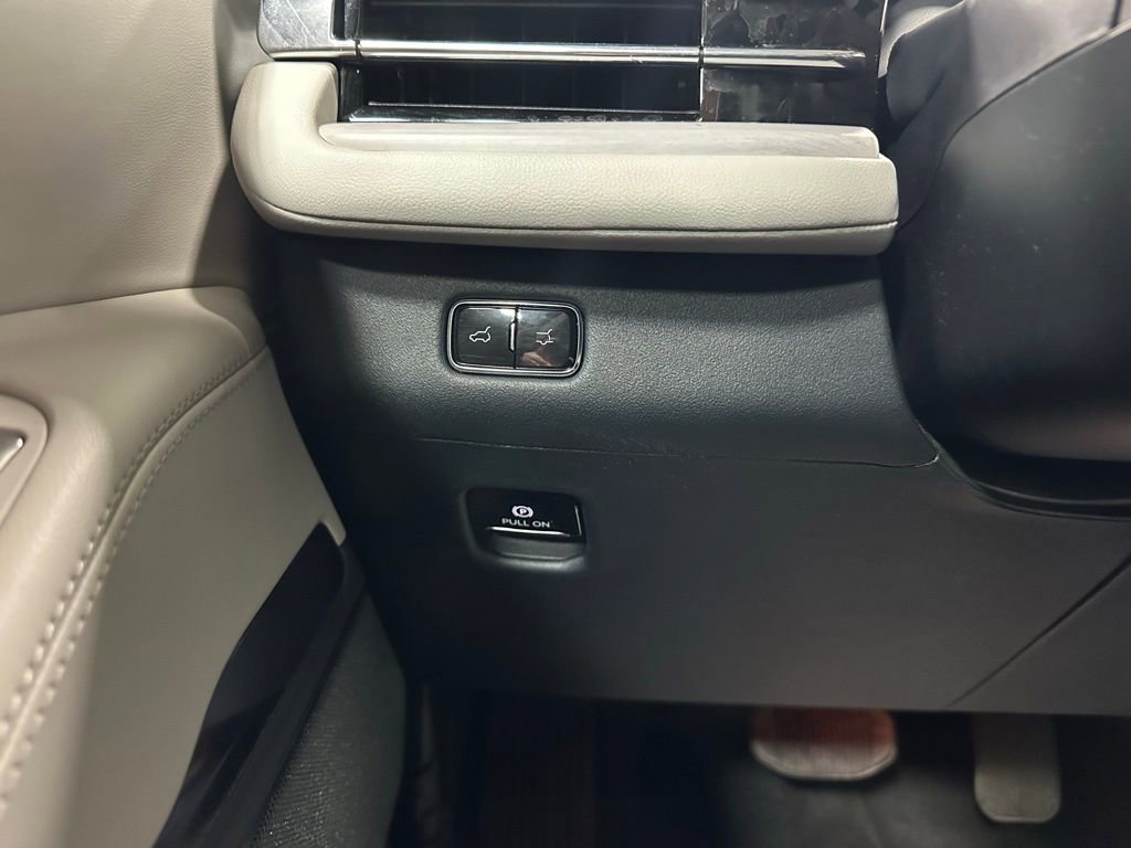 Used 2025 Lincoln Navigator Reserve image 17