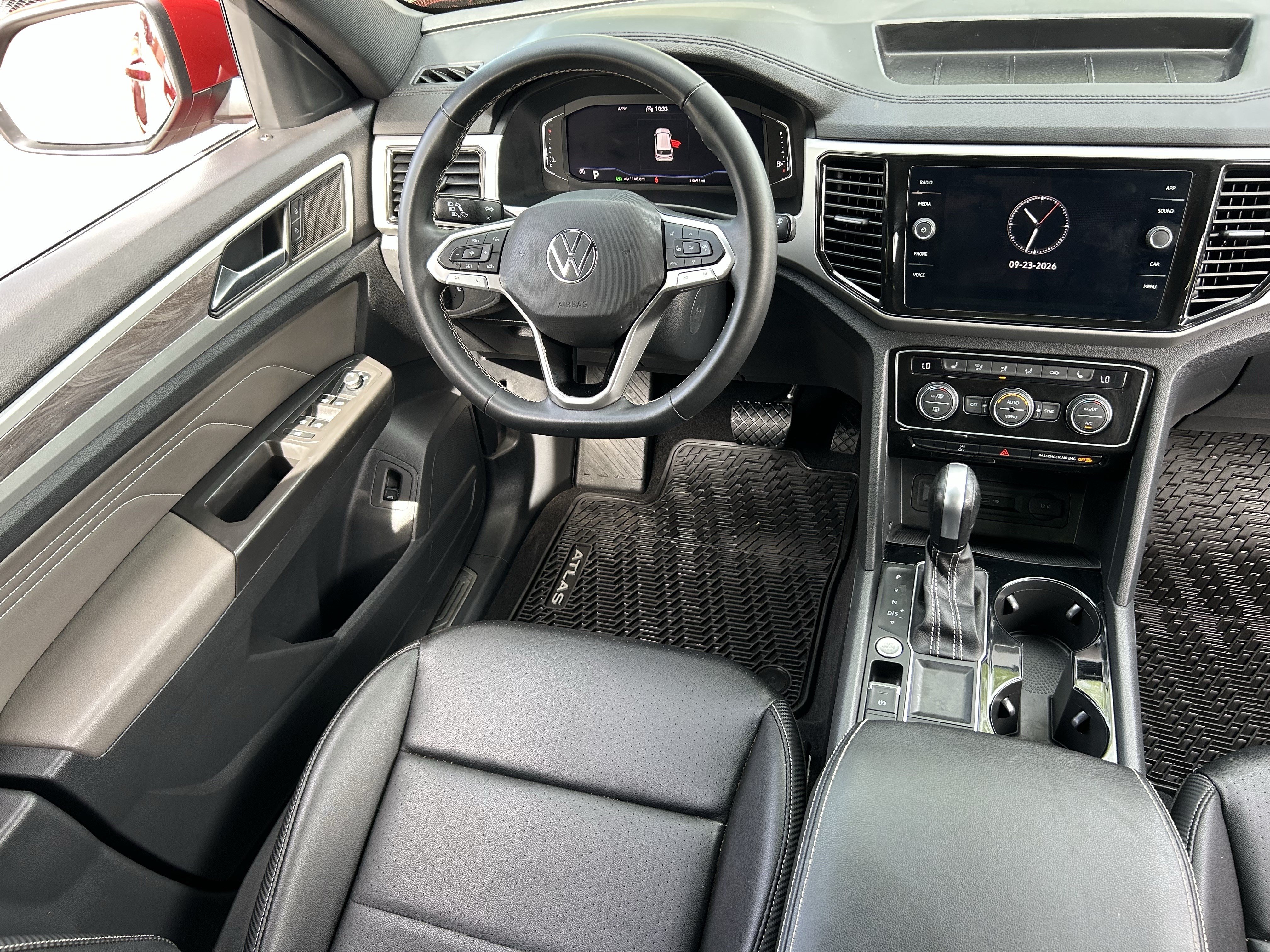 Used 2023 Volkswagen Atlas Cross Sport SE w/ Panoramic Sunroof Package FWD image 12