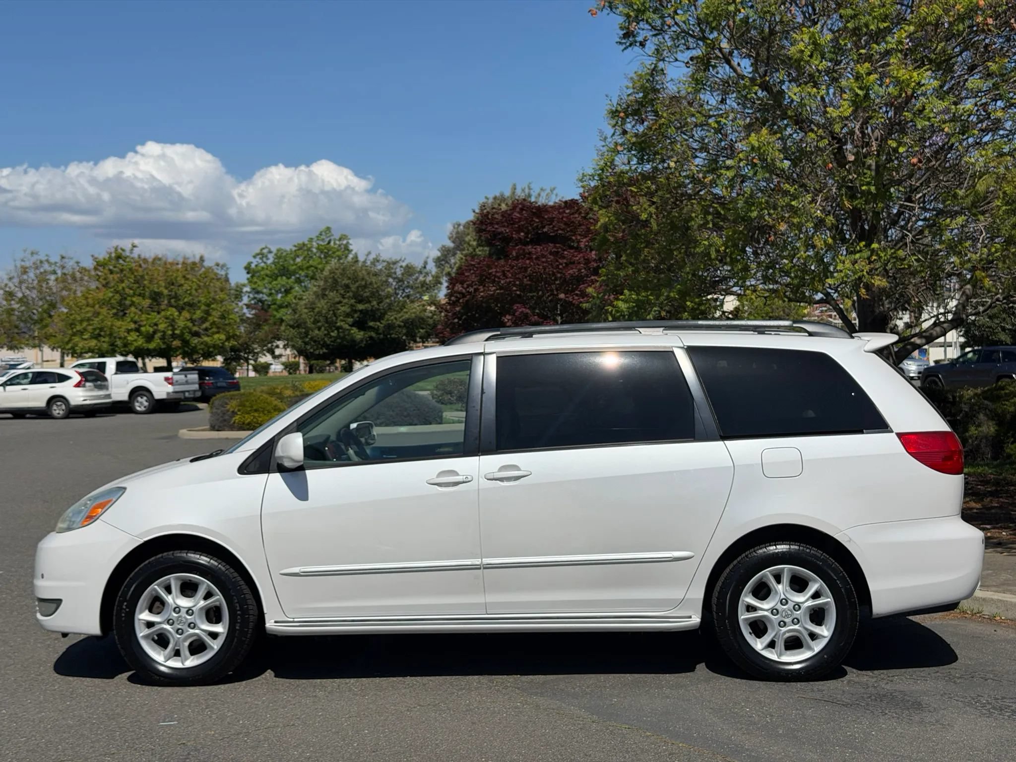 Used 2005 Toyota Sienna XLE Limited w/ XLE Limited Pkg 2 AWD/4WD image 2