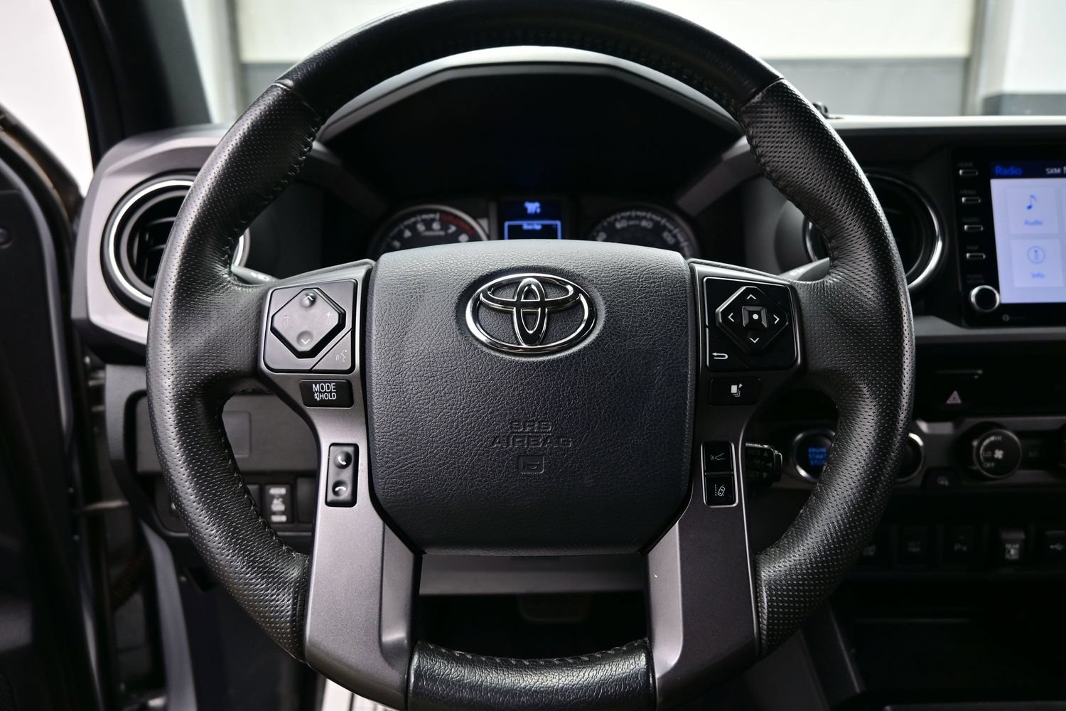 Used 2020 Toyota Tacoma TRD Off-Road w/ Technology Package AWD/4WD image 23