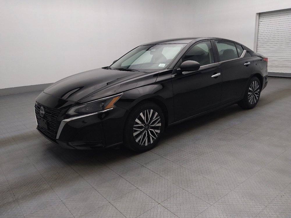Used 2024 Nissan Altima 2.5 SV image 2