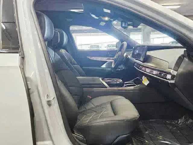 Certified 2025 BMW 750e xDrive w/ Executive Package AWD/4WD image 28