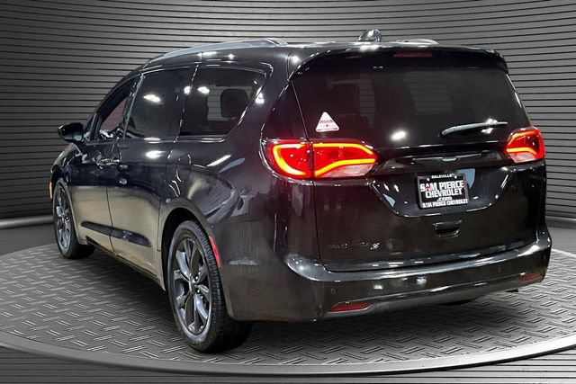 Used 2020 Chrysler Pacifica Touring-L Plus w/ S Appearance Package FWD image 4